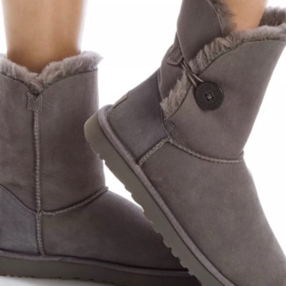 UGG Bailey Button Fur Boots in Dark Gray Size Women’s 8